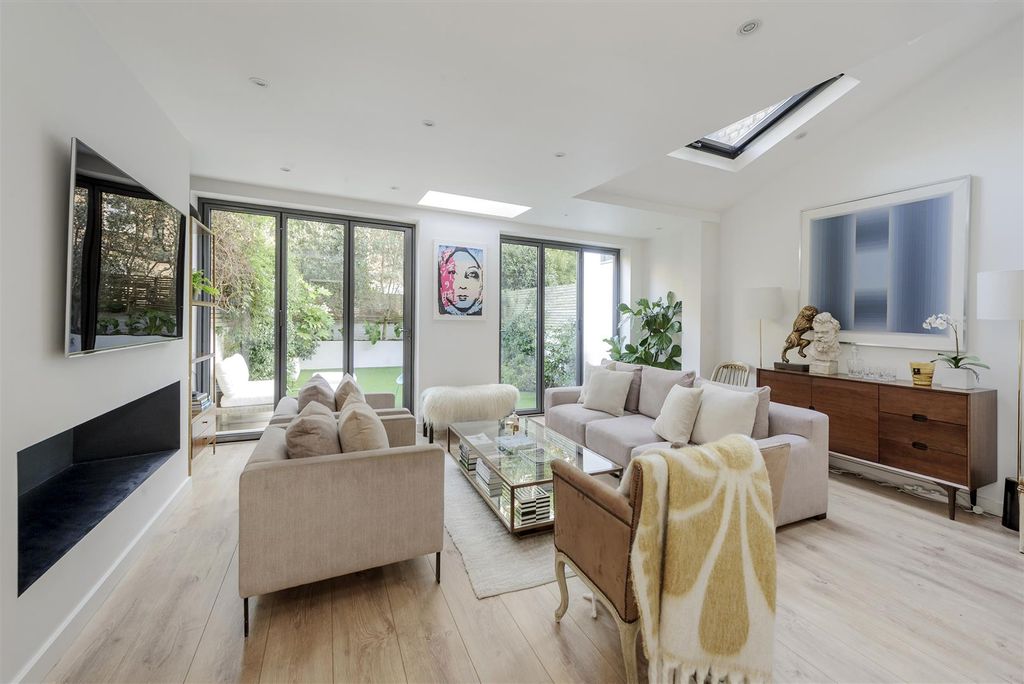 Property photo 1 of 18 Agate Road