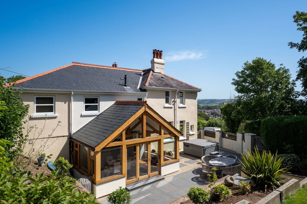 Property photo 1 of 51