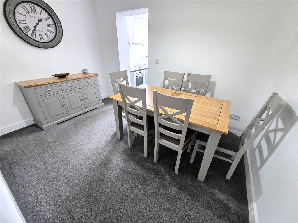 Property photo 3 of 11 Dining Room