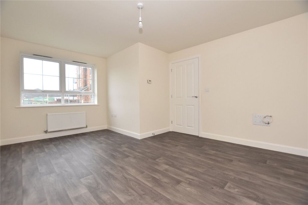 Property photo 2 of 20 Picture No. 33