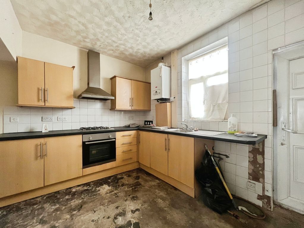 Property photo 3 of 8 Kitchen