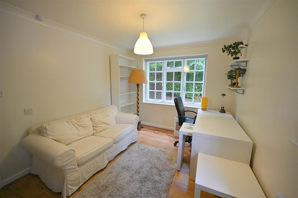Property photo 2 of 10 Living Room3.Jpg