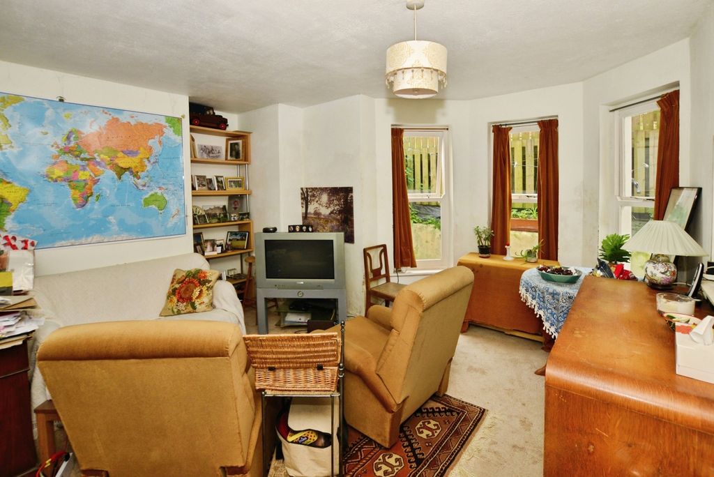 Property photo 3 of 11 Photo