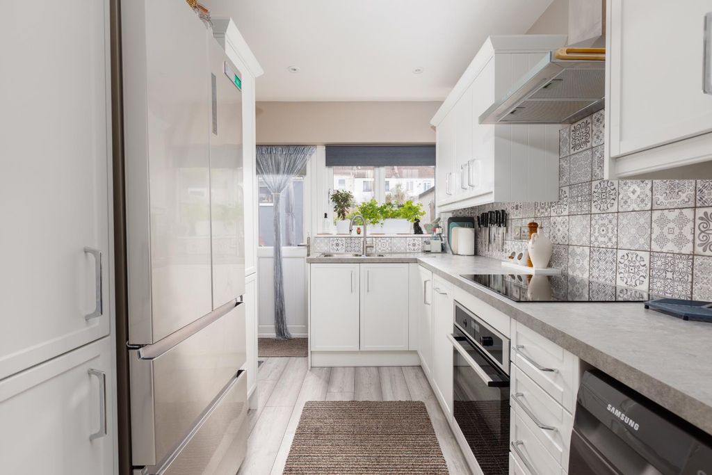 Property photo 1 of 20 26 Hillsborough Road-17.Jpg