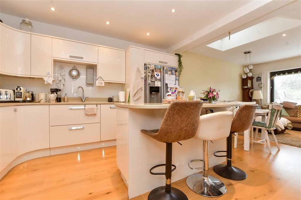 Property photo 1 of 11 Kitchen