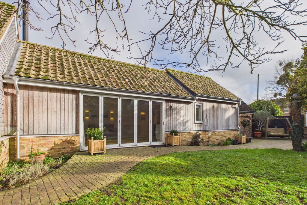 Property photo 2 of 41 Cam02519G0-Pr0380-Still061