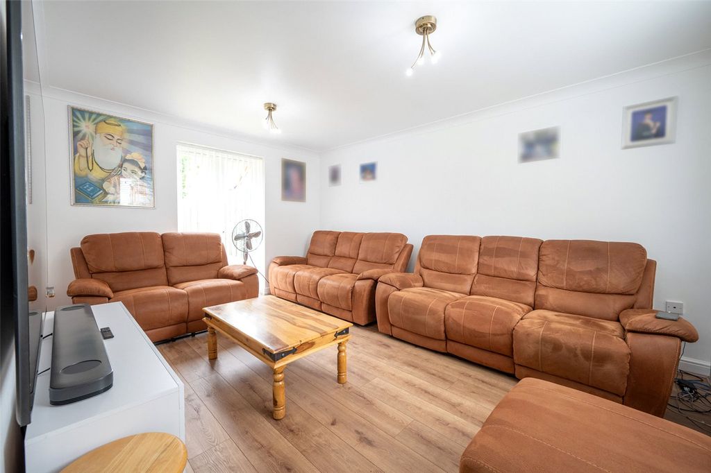 Property photo 2 of 18 Picture No. 14
