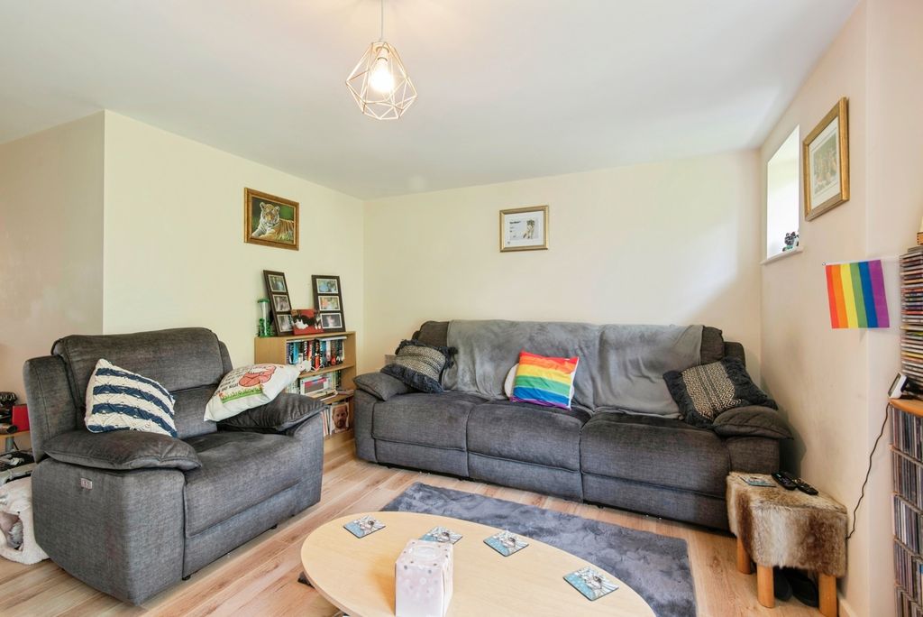 Property photo 2 of 23 Lounge