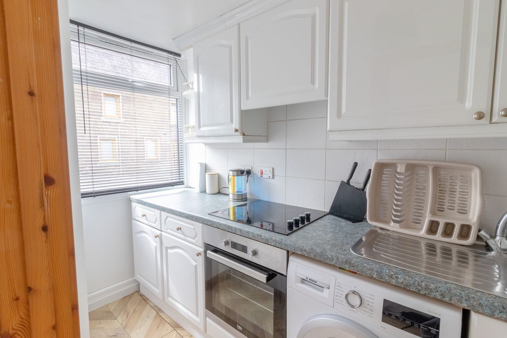 Property photo 2 of 12 Kitchen