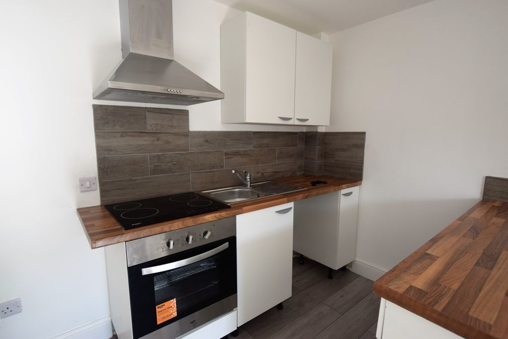 Property photo 2 of 7 Photo 02