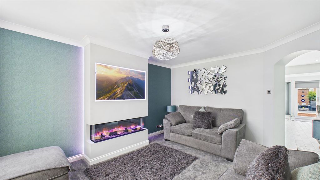 Property photo 3 of 22 Lounge