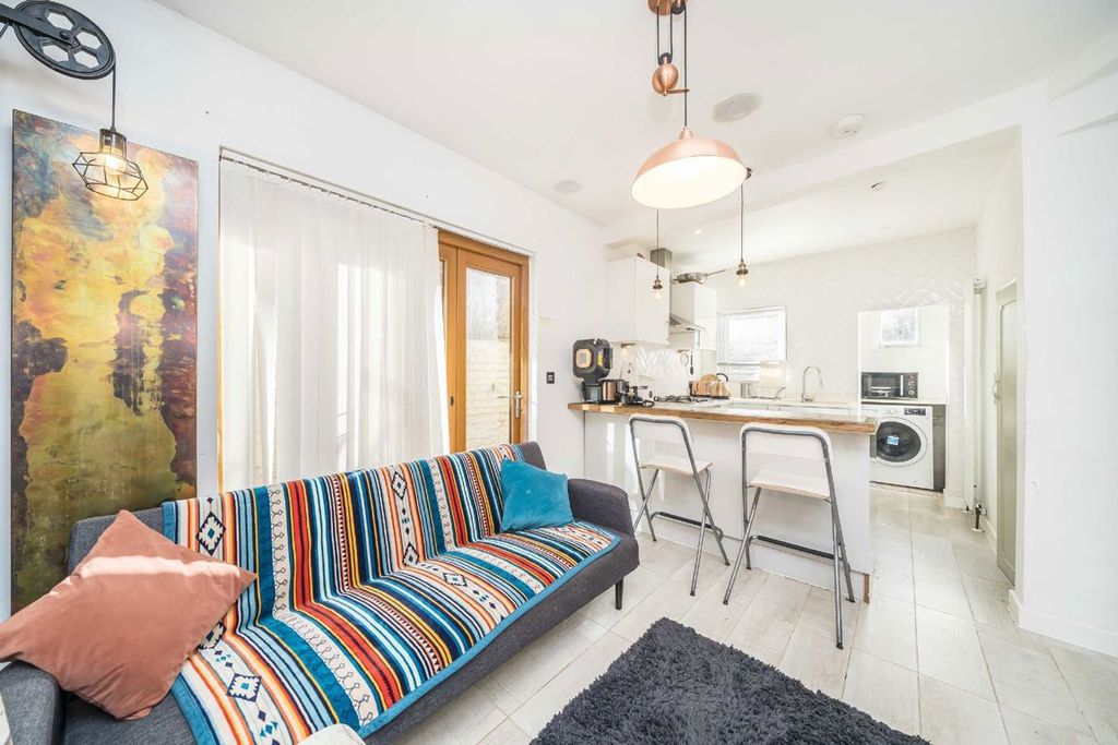 Property photo 2 of 6