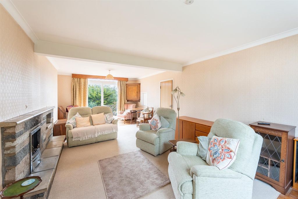 Property photo 3 of 24 Lounge 2.Jpg