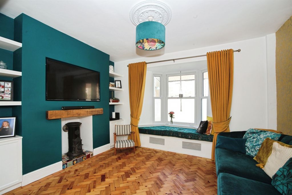 Property photo 2 of 25