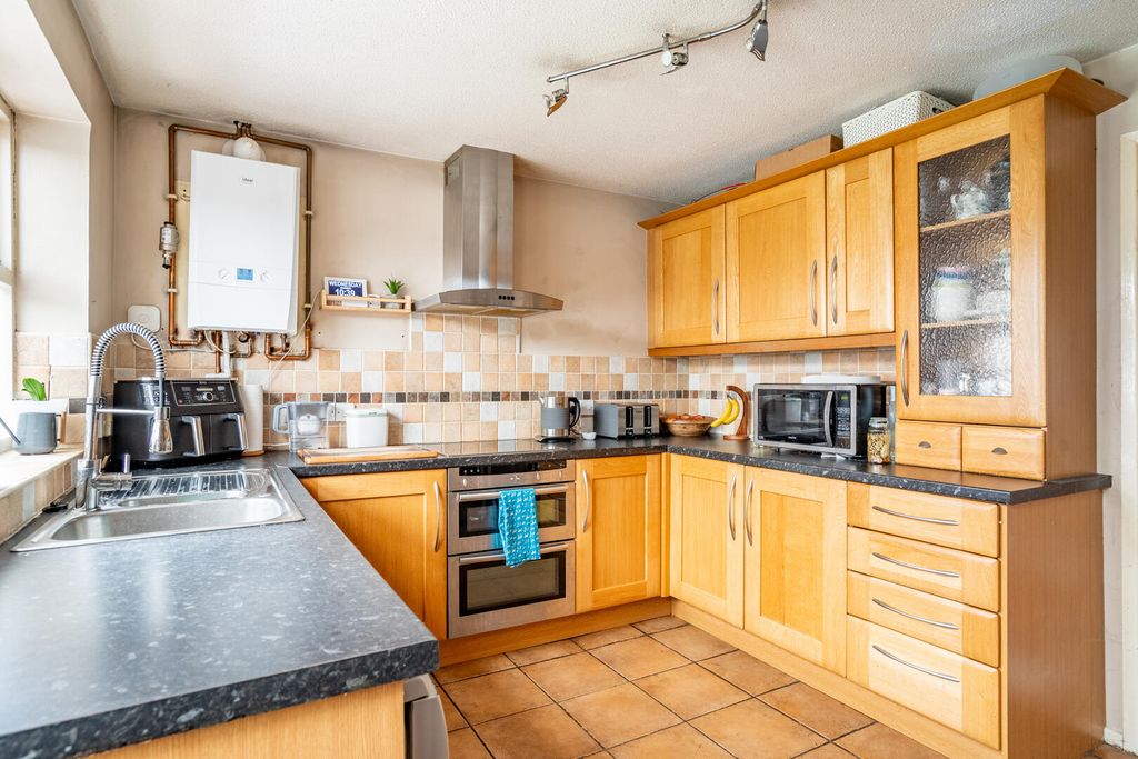 Property photo 3 of 13 Kitchen