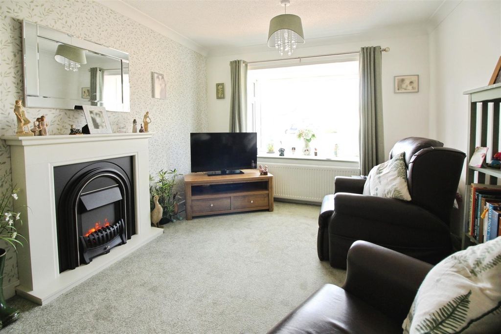 Property photo 3 of 13 Living Room