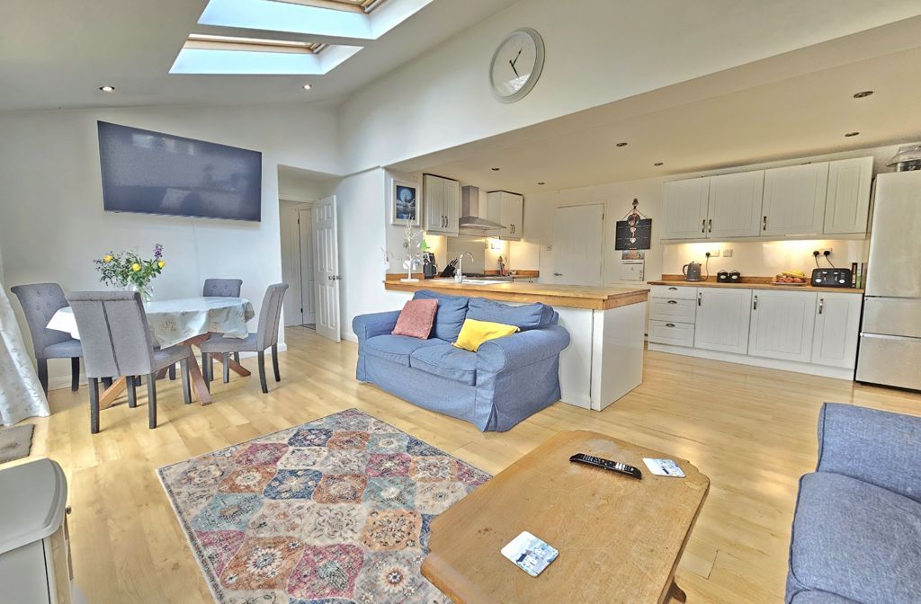 Property photo 3 of 15 Kitchen