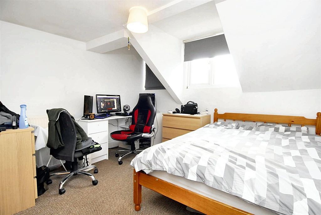 Property photo 3 of 6 Bedroom 2 (6).Jpeg