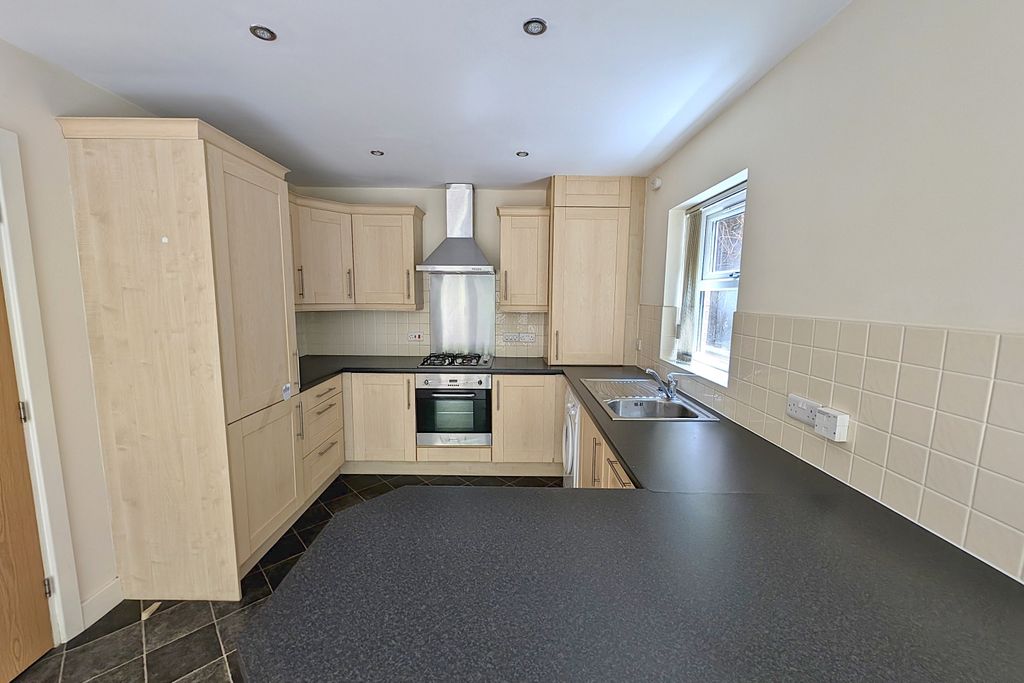 Property photo 3 of 9 Kitchen
