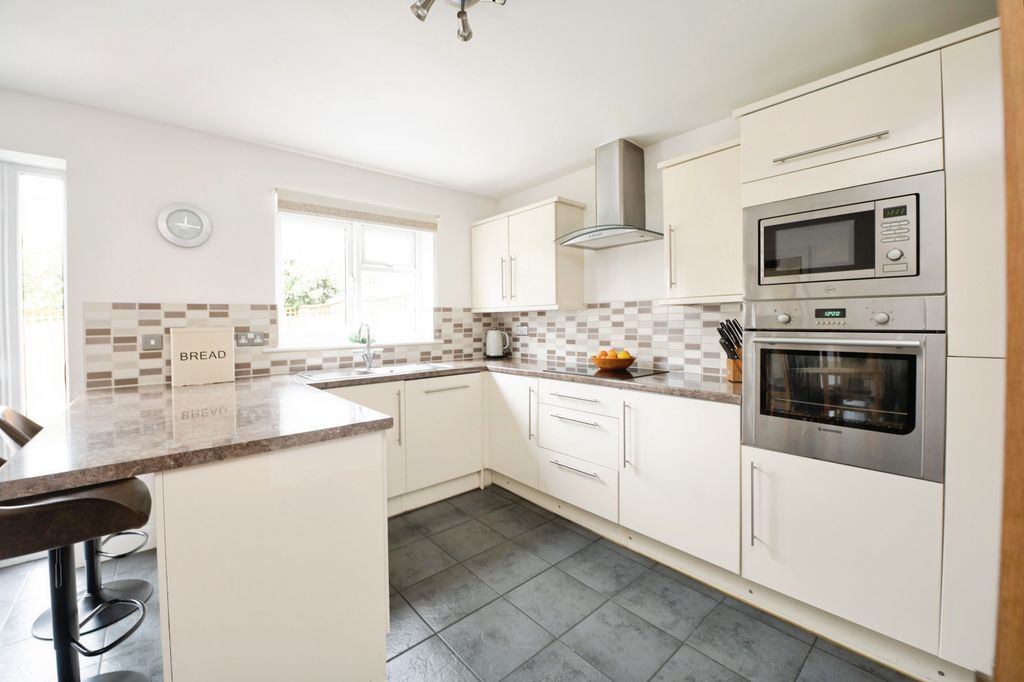Additional image 7 of 3 bed detached house for saleSpinney Close, Rainham RM13