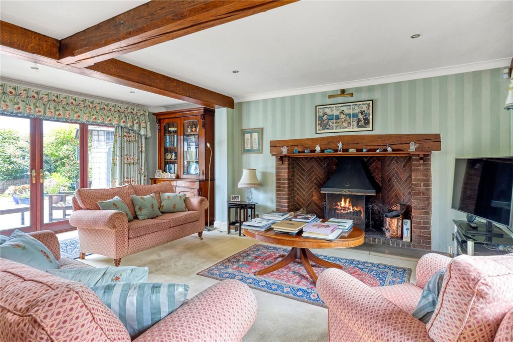 Property photo 3 of 18 Sitting Room