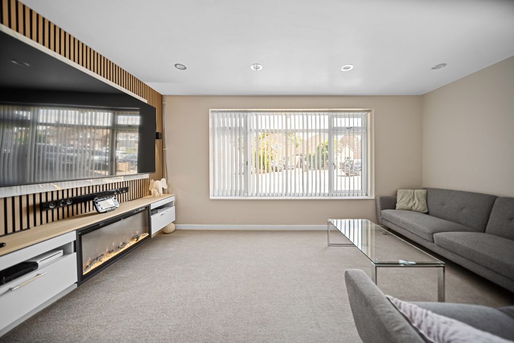 Property photo 3 of 26 4962353