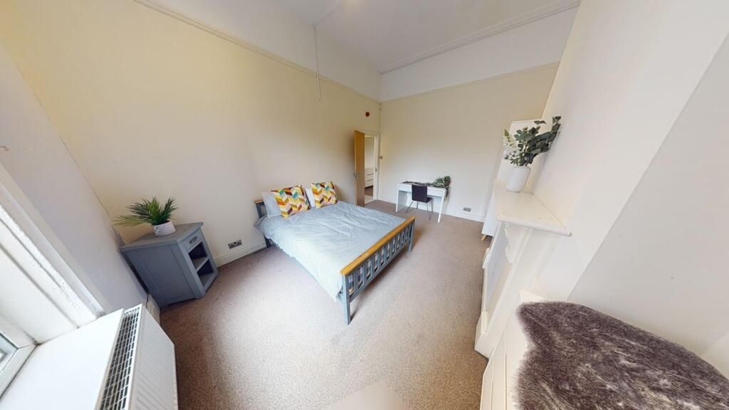 Property photo 2 of 9 A Bright And Spacious Master Bedroom Featuring A d...