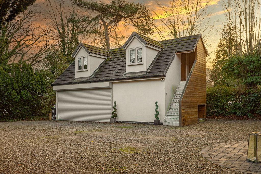 Property photo 2 of 33