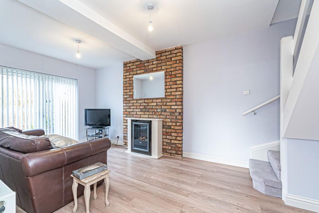 Property photo 2 of 20