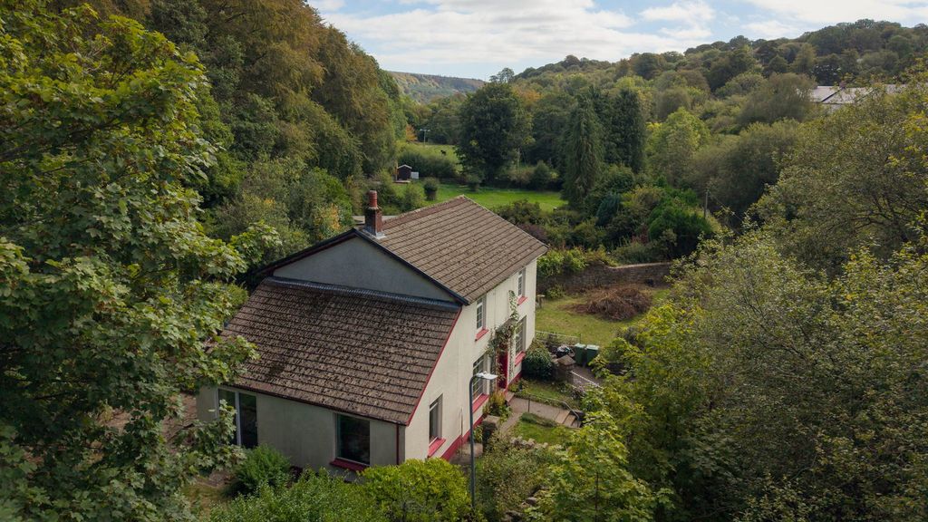 Property photo 2 of 36