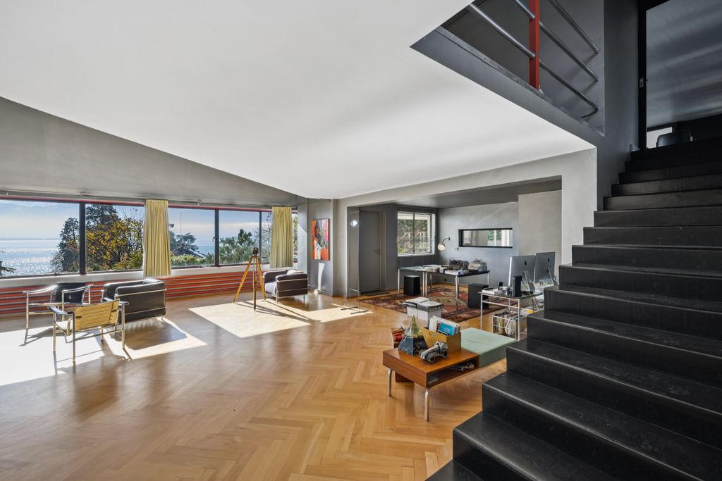 Property photo 2 of 20