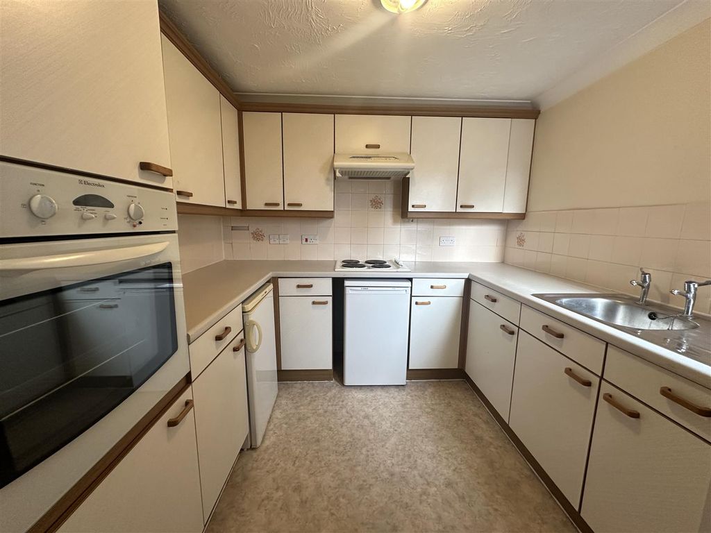 Property photo 3 of 14 Flat 16 - 4.Jpg