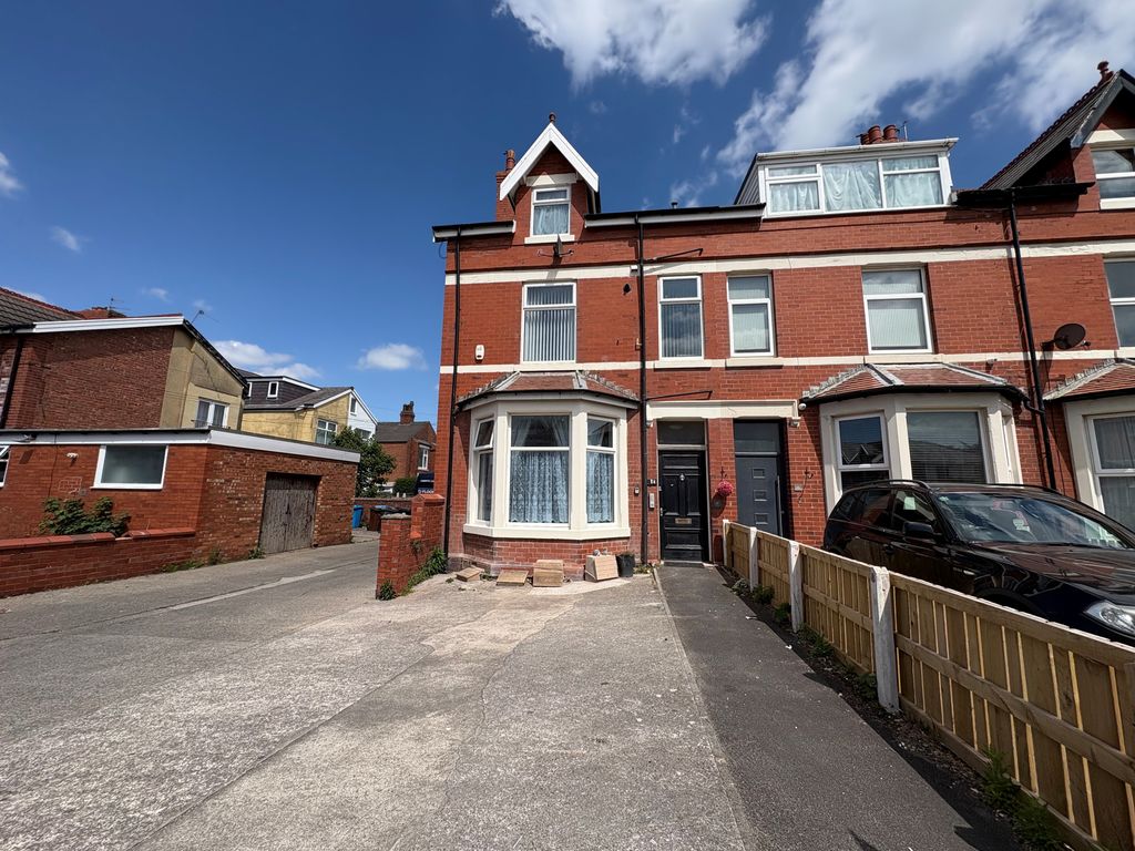 Property photo 1 of 5