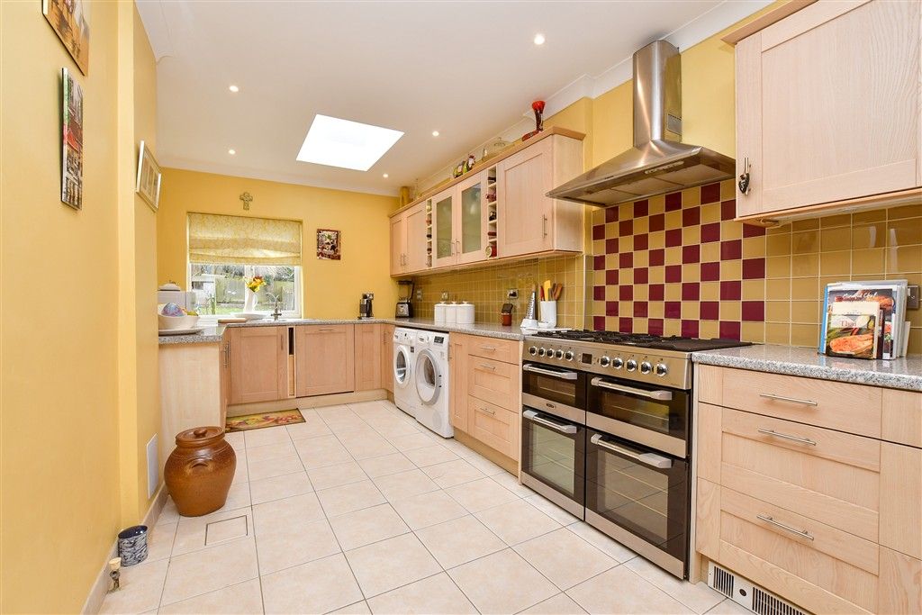 Property photo 3 of 17 Kitchen / Breakfast Room