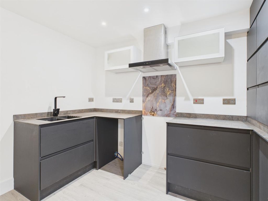 Property photo 2 of 8 Kitchen