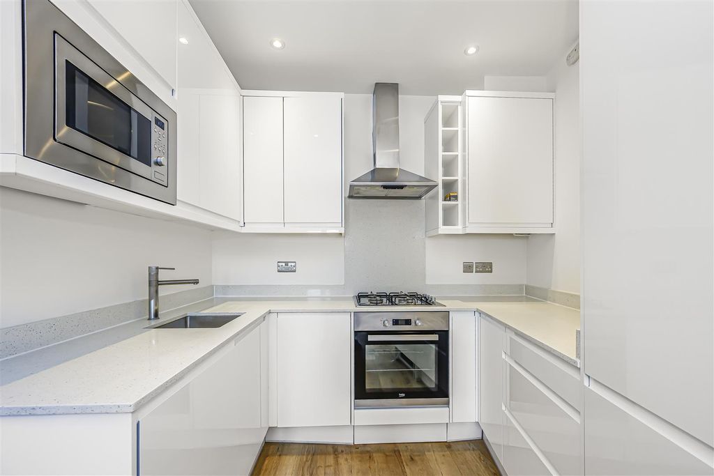 Property photo 2 of 18 8 Stowbridge Apartments-15.Jpg