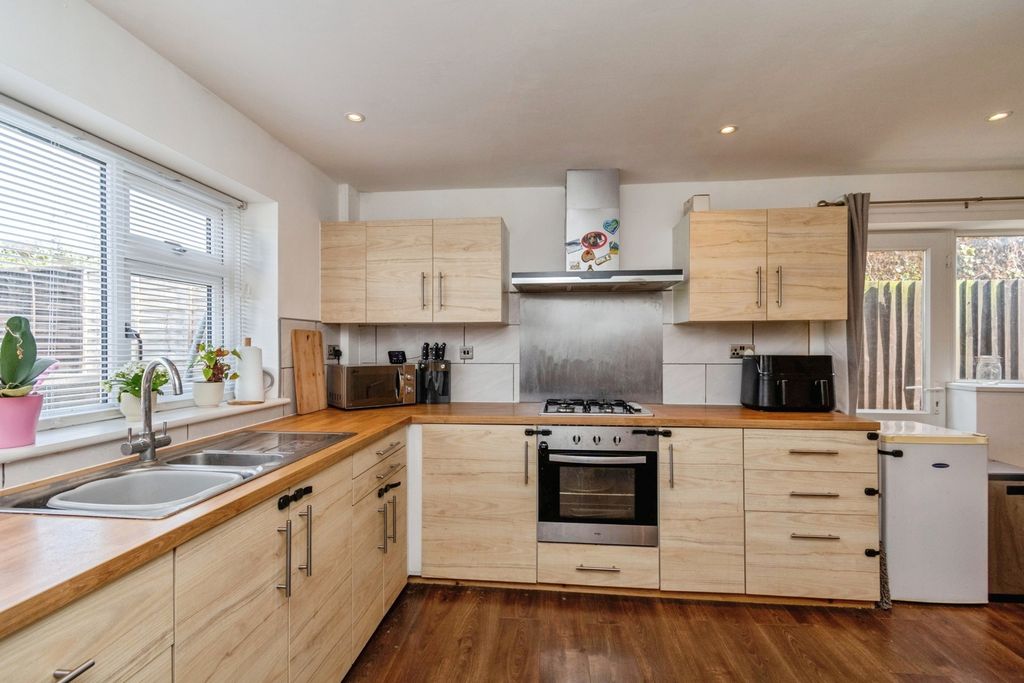 Property photo 3 of 19 Pbox-Img.Jpg