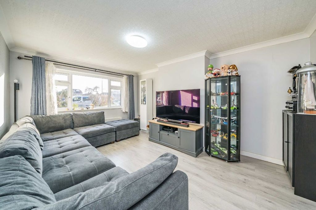 Property photo 2 of 6