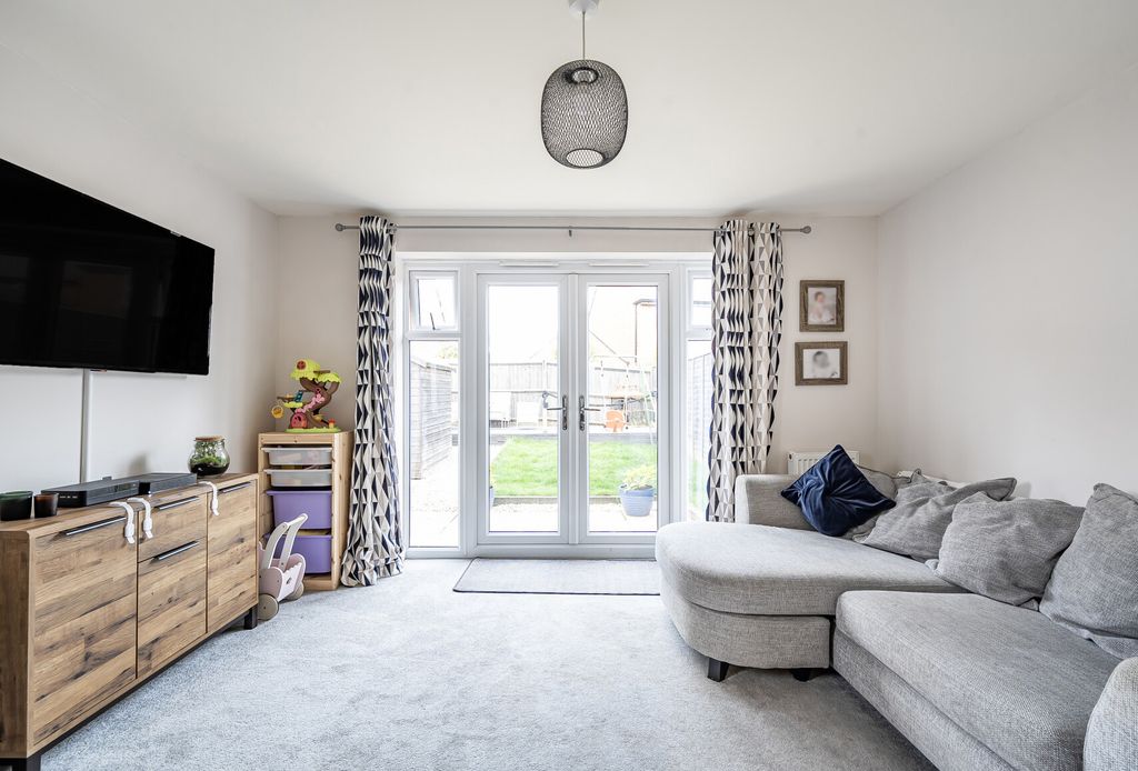 Property photo 2 of 11 1349352-21-68Bb29...