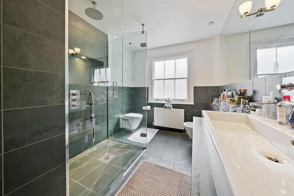 Property photo 3 of 7 7, 14 Southwell Gardens Sw7 4Rl-5.Jpg