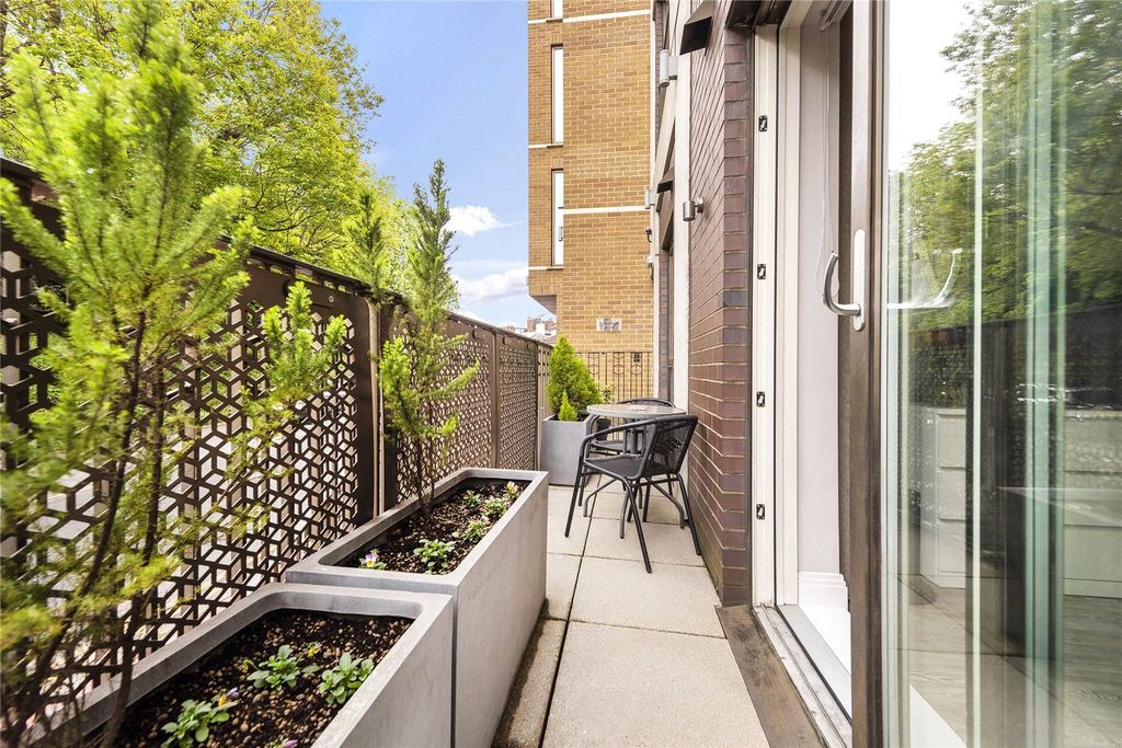 Property photo 2 of 11 Terrace/Balcony