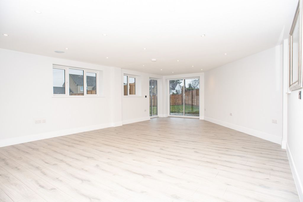 Property photo 3 of 24