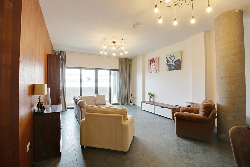 Property photo 3 of 8 liv