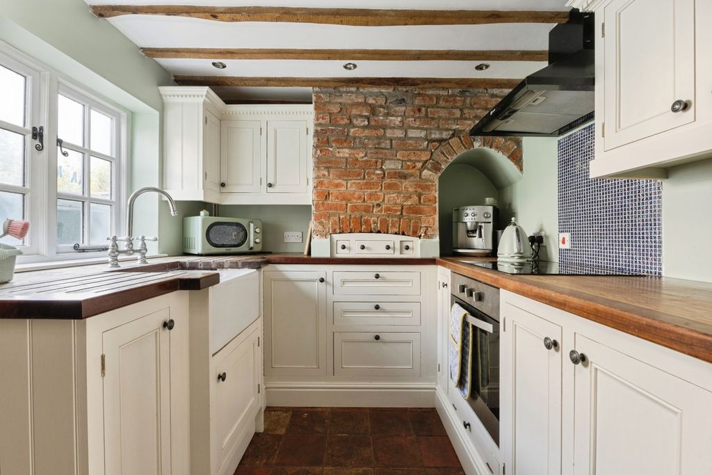 Property photo 2 of 12 Kitchen