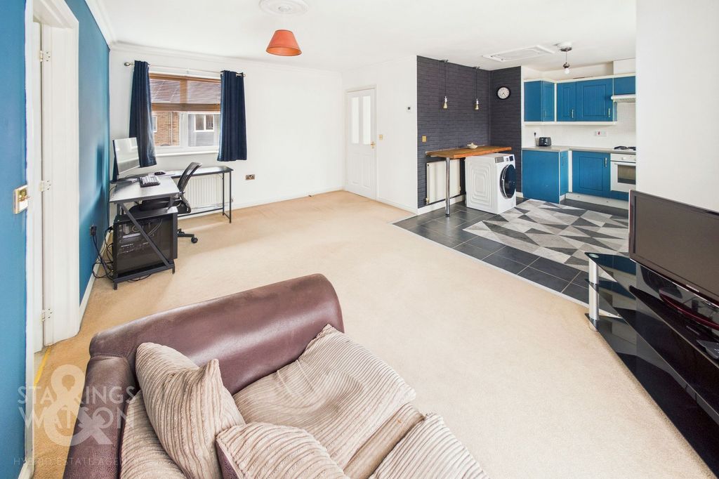 Property photo 1 of 12