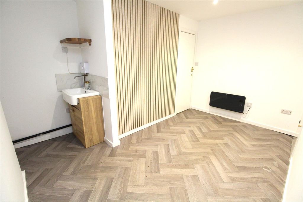 Property photo 3 of 8 Gf