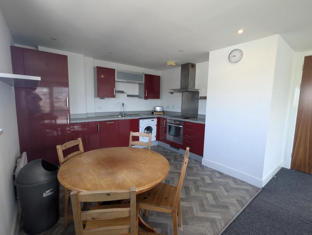 Property photo 3 of 10 Kitchen