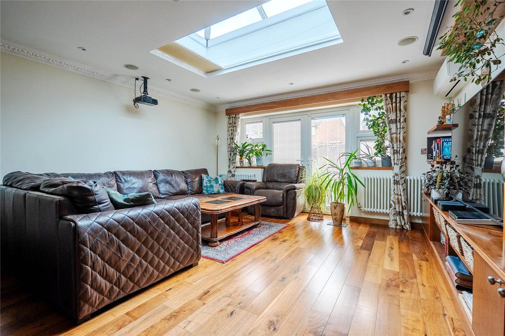 Property photo 2 of 19 Picture No. 12