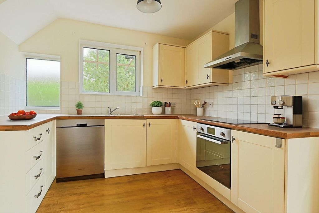 Property photo 3 of 16 3935807