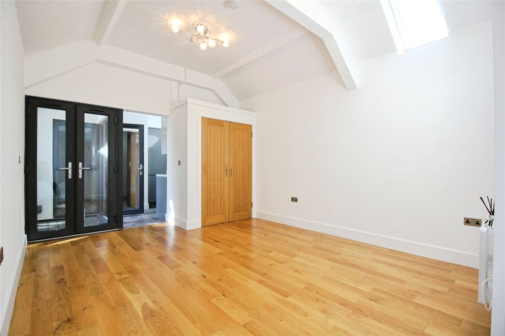 Property photo 2 of 7 Picture No. 01